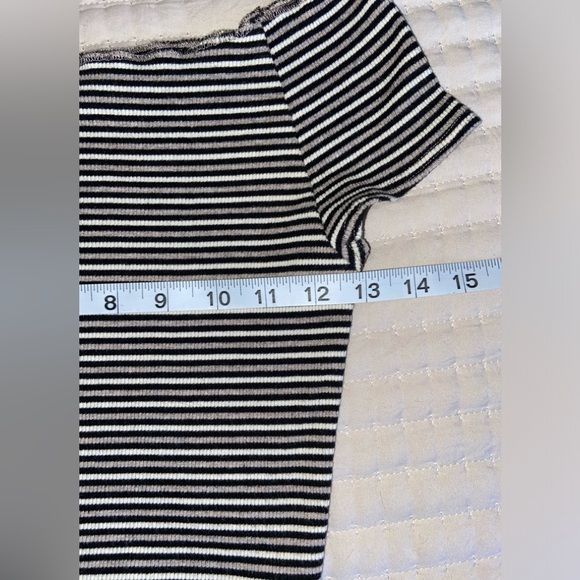 Brandy Melville Off The Shoulder Striped Crop-Top - Picture 4 of 7